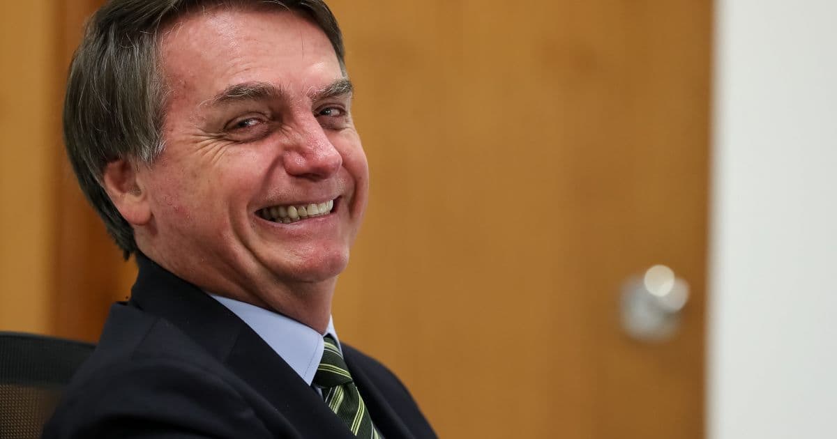 'Essa de 50% é uma boa?', pergunta Bolsonaro ao ironizar eficácia da Coronavac