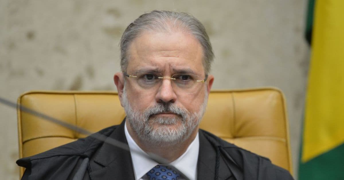 Embate por competência para investigar Bolsonaro amplia racha na PGR