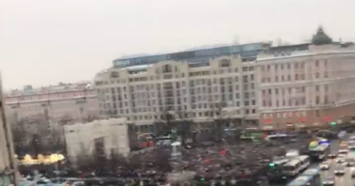 Milhares protestam contra prisão de opositor de Putin na Rússia; veja vídeos