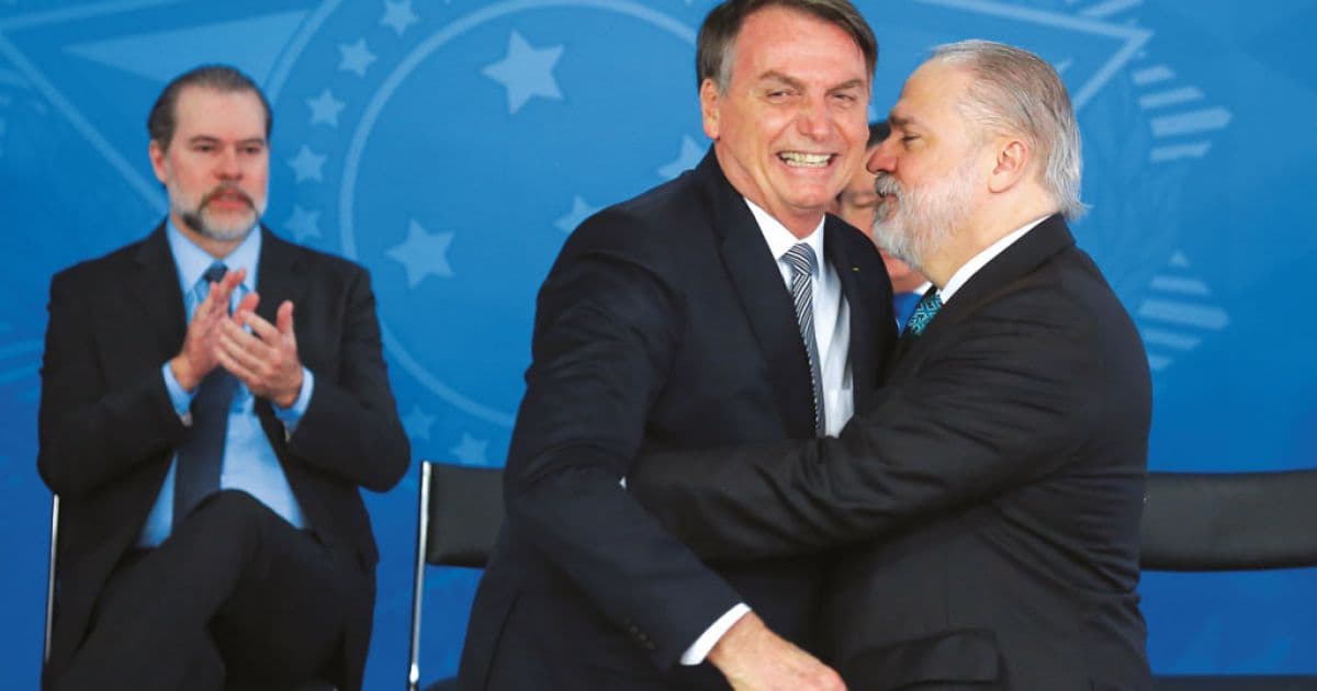 Sob pressão, Augusto Aras lista ao STF nove investigações sobre Bolsonaro