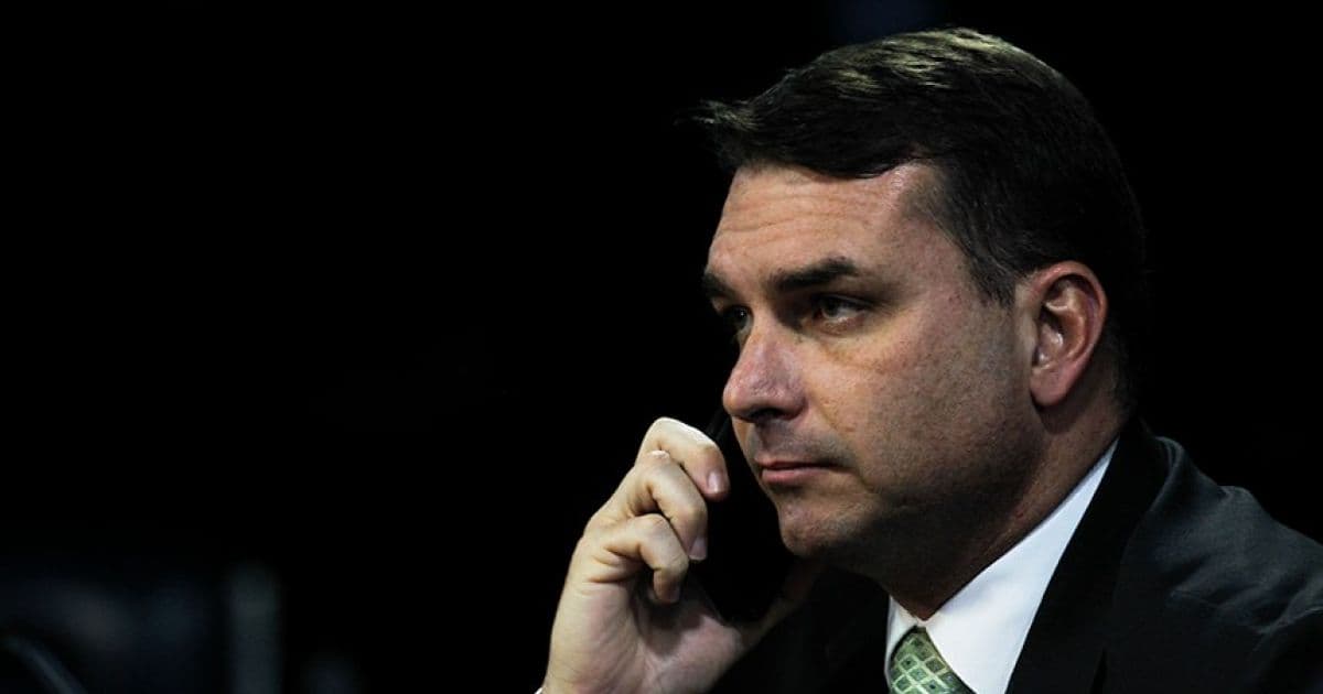 Flávio Bolsonaro e Randolfe Rodrigues se unem para aprovar projeto das vacinas no Senado