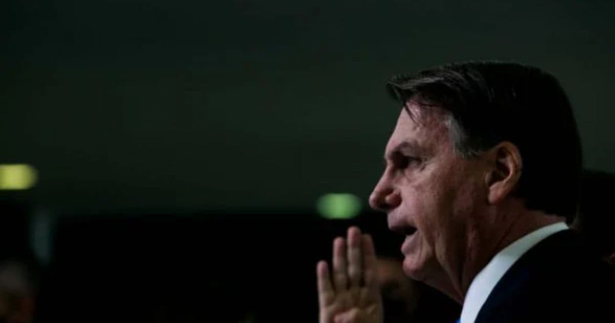 Bolsonaro diz que vai 'sair na porrada' com senador 'bosta' que pediu CPI da Covid
