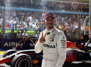 Hamilton garante pole no GP de Singapura; Vettel larga em terceiro