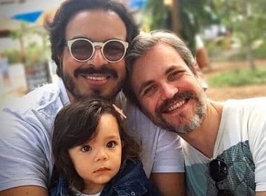 No ar em 'Segundo Sol', Luis Lobianco rebate crítica após postar foto com marido e sobrinha
