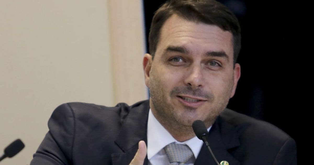 Flávio Bolsonaro entra na Justiça para obter dados contra ele rastreados pela Receita