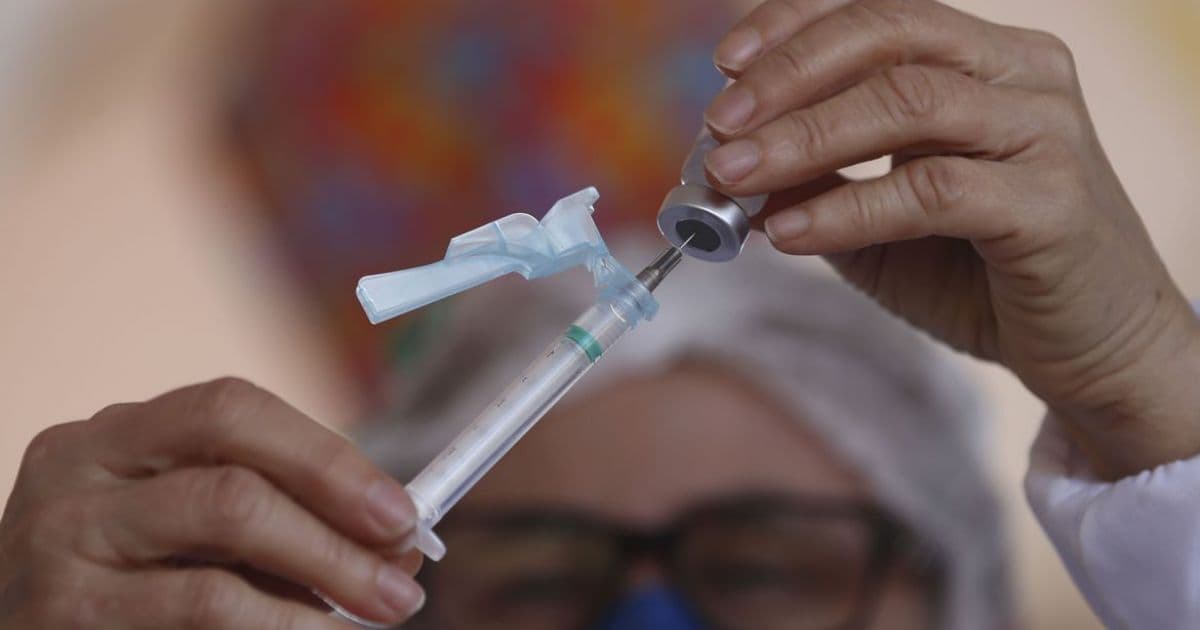 Intervalo menor entre vacinas da Pfizer só depende de entrega de novas doses
