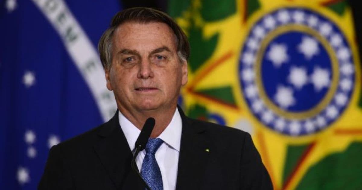 Bolsonaro se apresenta como 'chefe supremo' das Forças e chama Poderes para verem desfile