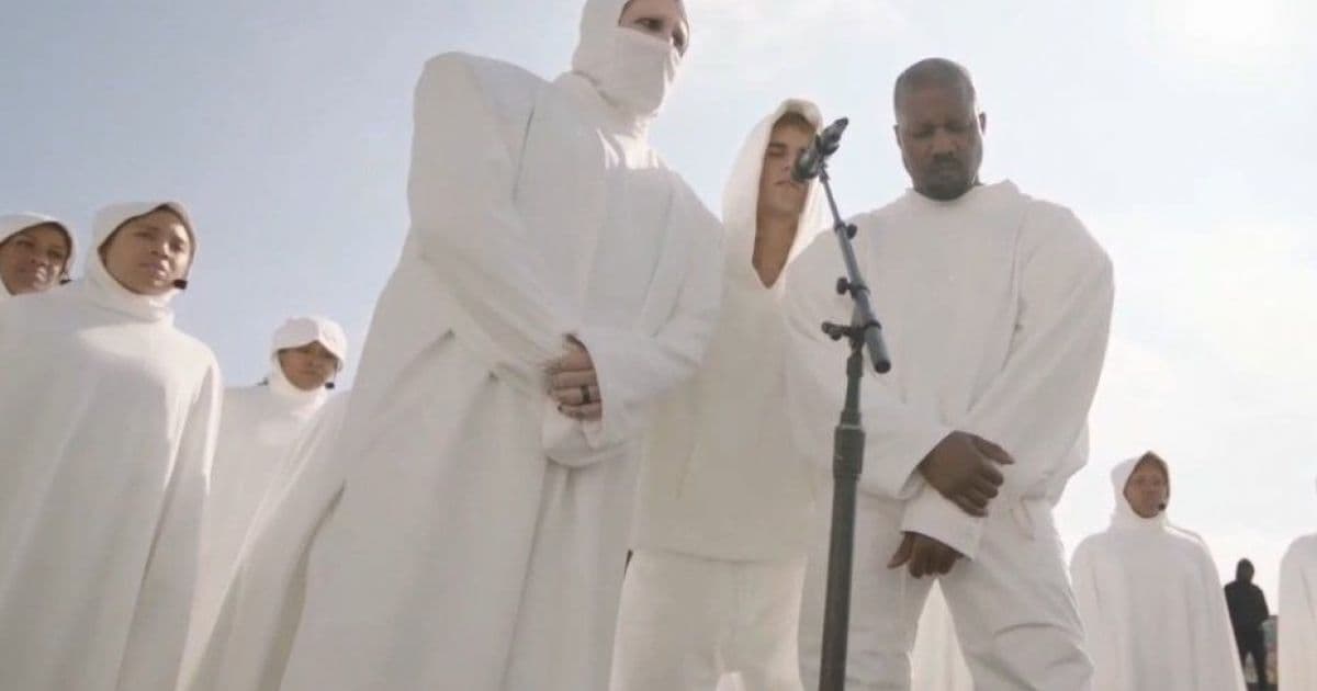 Acusado de estupro, Marilyn Manson participa de culto gospel de Kanye West