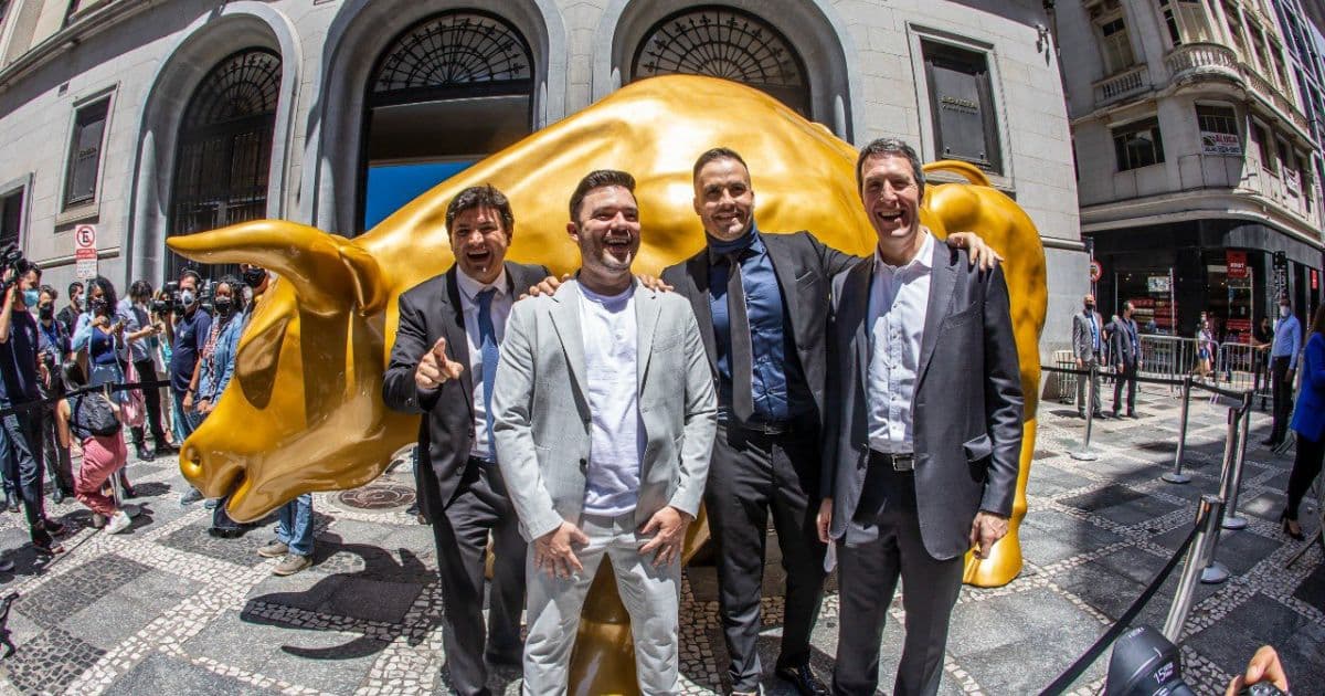 Bolsa instala Touro de Ouro no centro de São Paulo