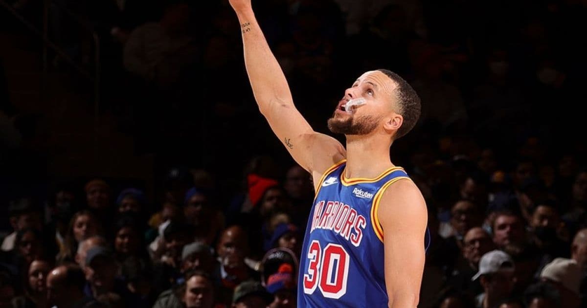 Stephen Curry se torna o jogador com mais bolas de 3 na história da NBA