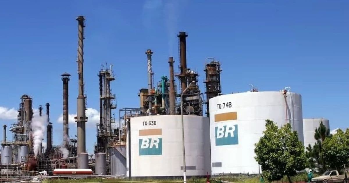 Gasolina estaria 19% mais cara com privatização de refinarias da Petrobras