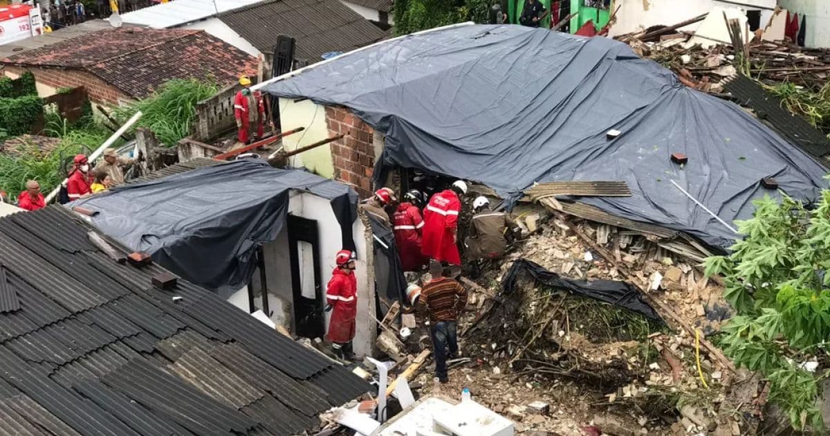 Pernambuco tem novos deslizamentos, e mortos pelas chuvas sobem para 129