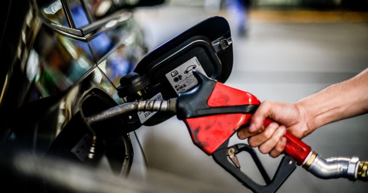 Gasolina sobe R$ 0,17 em semana de volta dos impostos federais