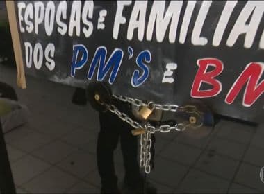 Famílias de militares bloqueiam quartéis em Roraima por salário atrasado