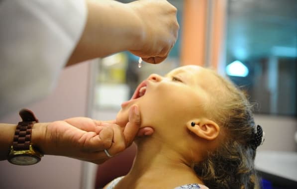 Brasil deve acabar com vacina contra pólio em gotinha para usar versão injetável