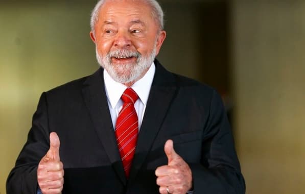 Lula rebate Bolsonaro e diz que jumento é simpático e mais esperto que alguns