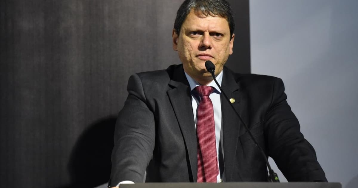 Tarcísio admite deixar Republicanos caso partido entre na base de Lula