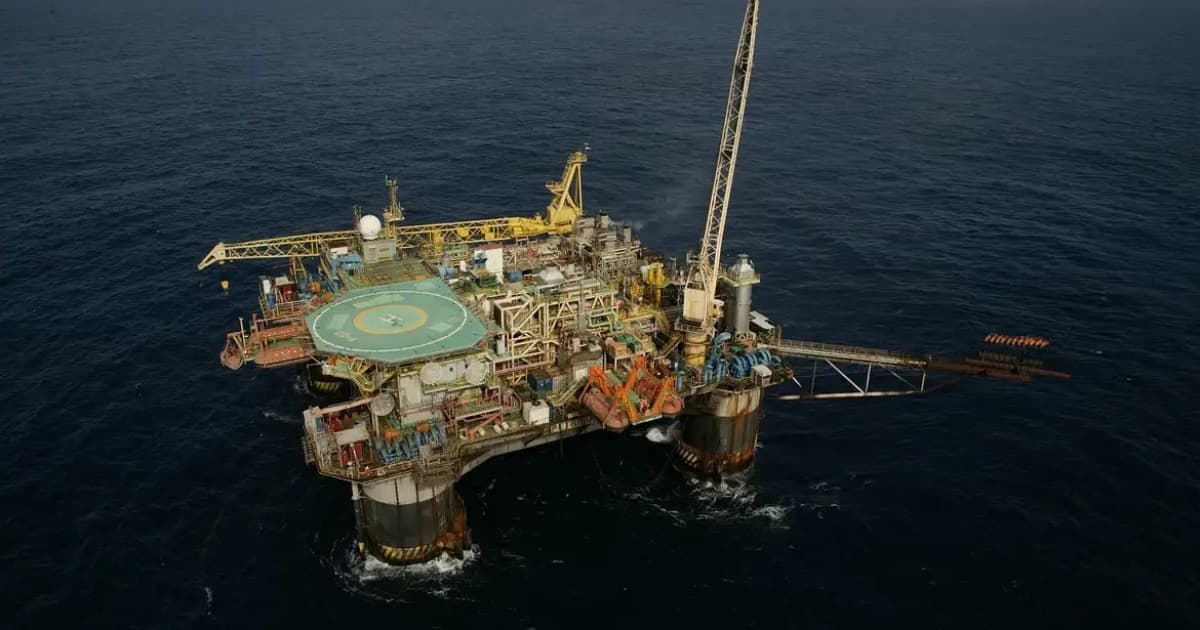 Petróleo sobe no mundo em meio a pressão do MME para que Petrobras reduza preços no Brasil