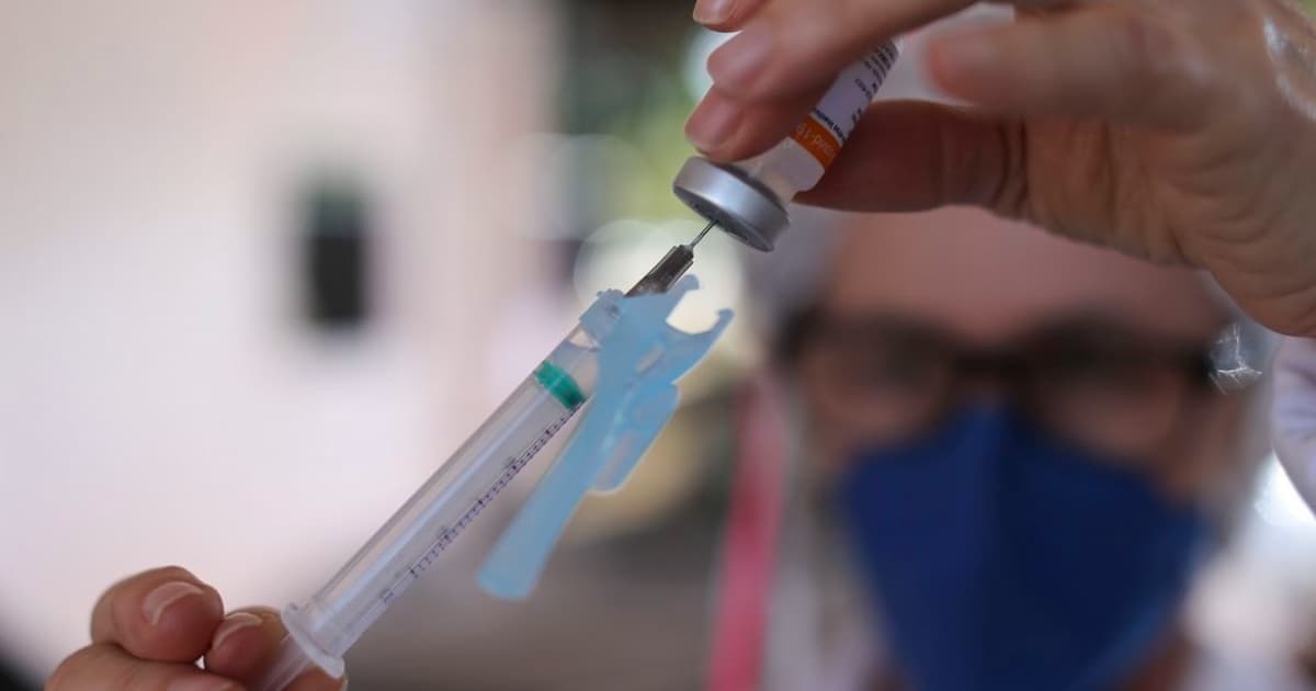 Vacina da Covid reduz risco de morte, mesmo com queda de anticorpos após 6 meses, diz estudo