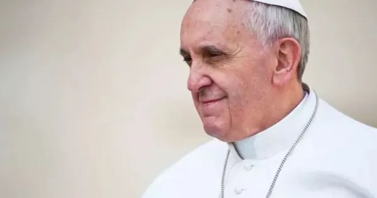 Papa Francisco é chamado de 'servo de Satanás' e acusado de blasfêmia por autorizar bênção a casais gays