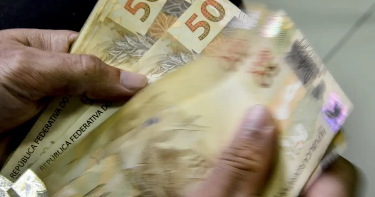 Brasileiro com renda de R$ 4.000 tem mesma cobrança de IR de quem ganha R$ 4 milhões