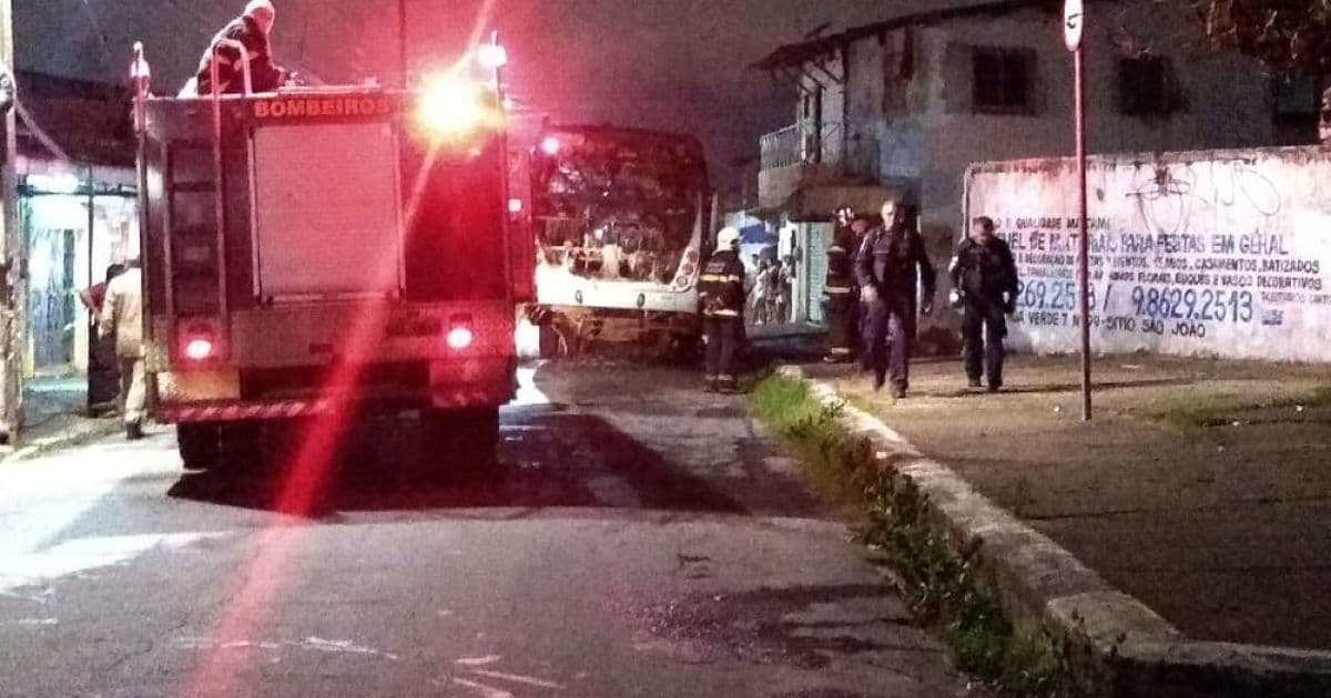 Em nova noite de ataques, bandidos incendeiam ônibus e posto no Ceará