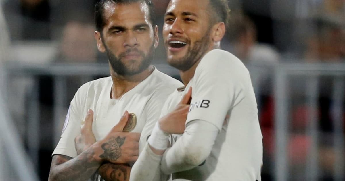 Web critica Neymar por ajudar a diminuir pena de Daniel Alves