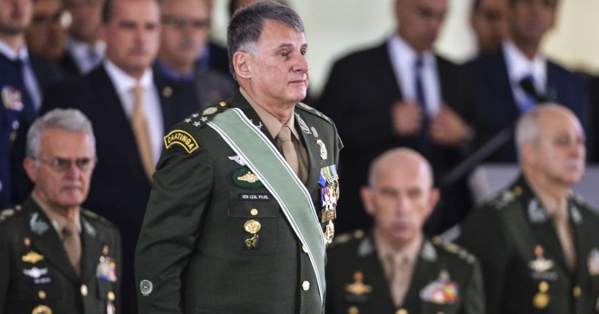 Bolsonaro entrega ao Congresso proposta que muda regras da Previdência para militares