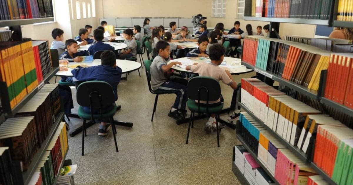 Governo Bolsonaro suspende avaliação de alfabetização por dois anos
