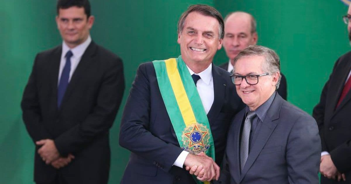 Bolsonaro indica que ministro da Educação sairá na segunda-feira