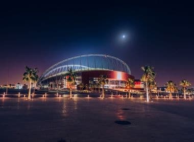 Próxima sede da Copa, Qatar vive polêmicas, restrição e crise política