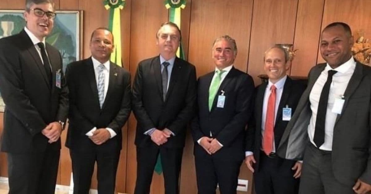 Pai de Neymar é recebido por Guedes e Bolsonaro