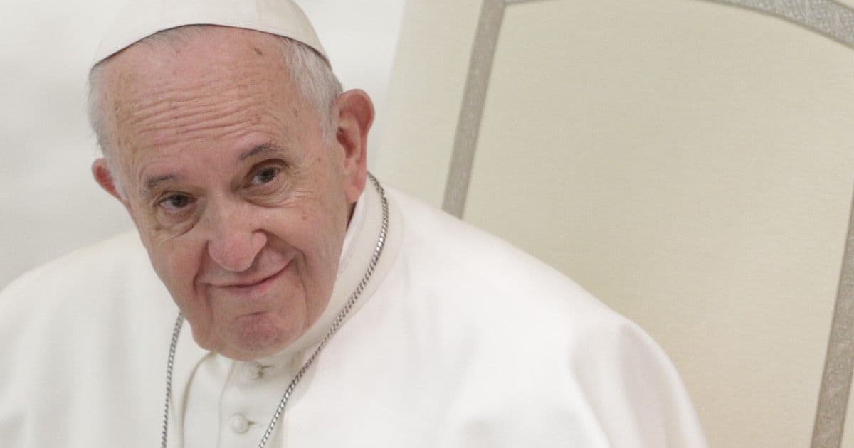 Papa diz que pessoas que rejeitam homossexuais 'não têm coração'