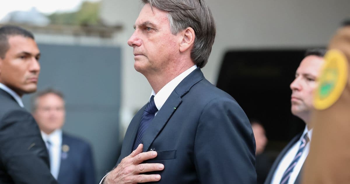 Bolsonaro diz que manifestantes contra cortes na educação são 'idiotas úteis' 
