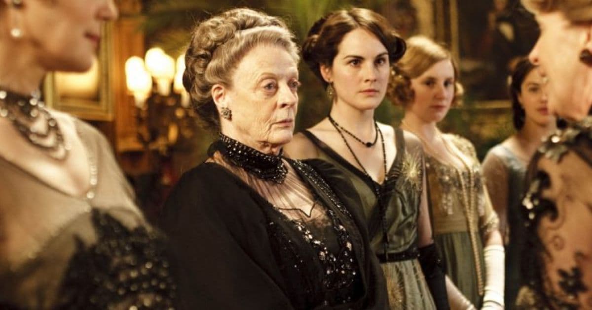 'Downton Abbey', o filme, ganha trailer com beijo gay e visita da realeza britânica