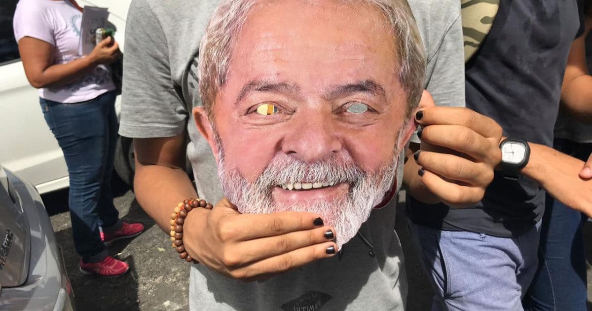 Sem aval de Haddad, petistas defendem que atos por educação preguem 'Lula livre'
