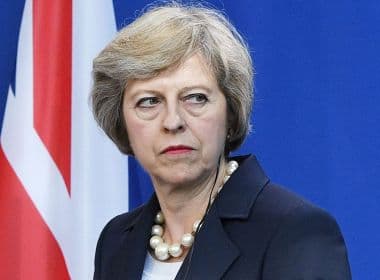 'Brexit' municia fogo amigo contra Theresa May e põe governo em xeque