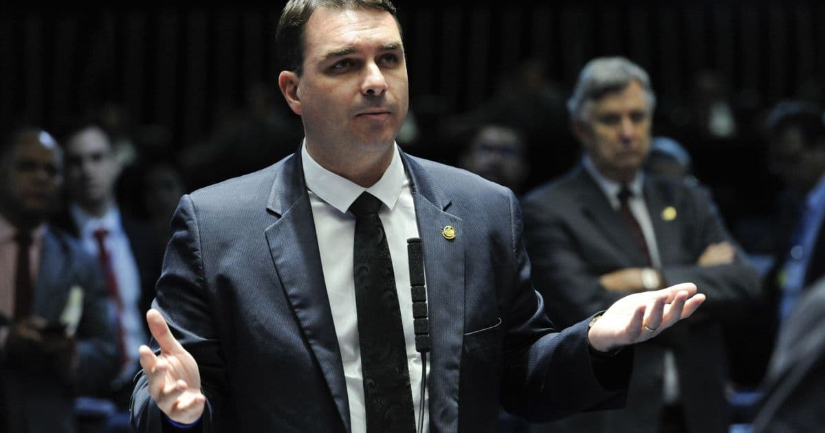 Toffoli atende a pedido de Flávio Bolsonaro e suspende inquéritos com dados do Coaf