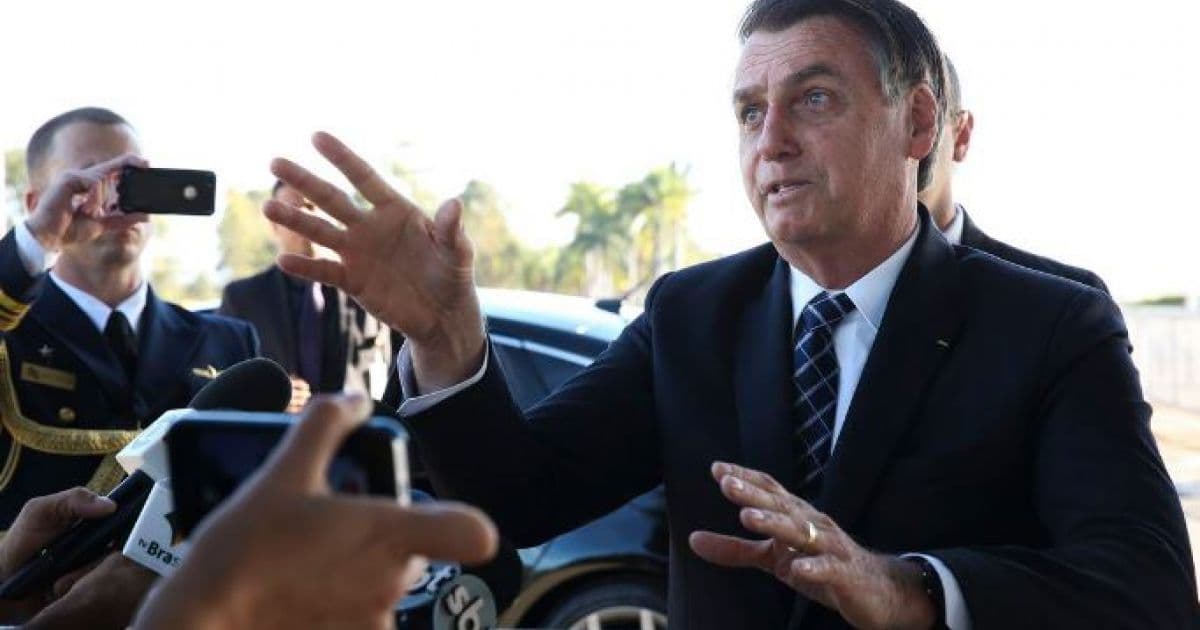 Bolsonaro volta a chamar Ustra de 'herói nacional' e recebe viúva no Planalto