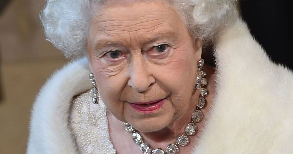 Rainha Elizabeth vai substituir todas roupas de pele natural por material sintético
