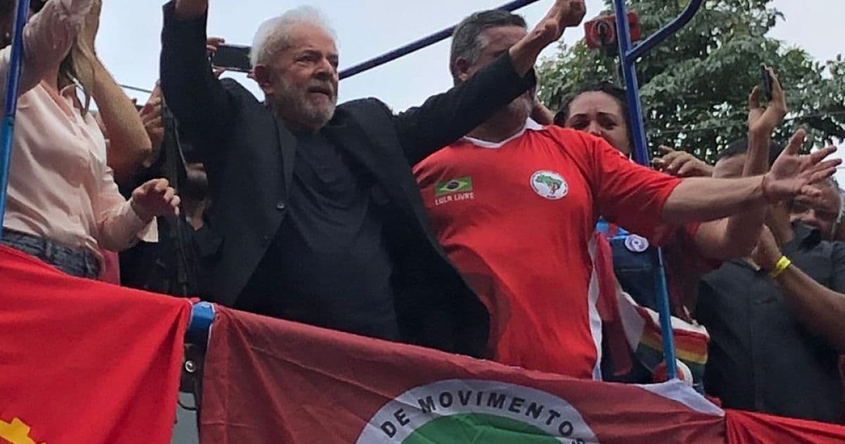 Lula se refere a Bolsonaro como miliciano e diz estar de volta para lutar