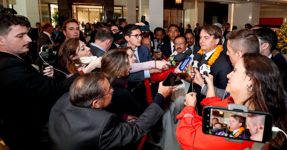 Bolsonaro diz que nomeação de Regina Duarte sai na quarta ou quinta-feira