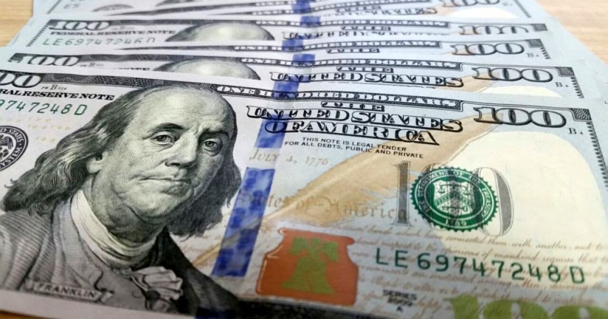 Dólar supera R$ 4,38 após fala de Guedes, BC intervém e moeda fecha a R$ 4,33