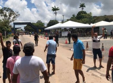 Venezuelanos e brasileiros se confrontam nas ruas de cidade de Roraima