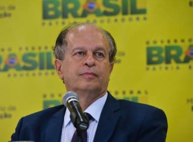 Ex-ministro de Dilma lança livro com reflexões sobre 'derrocada' da petista
