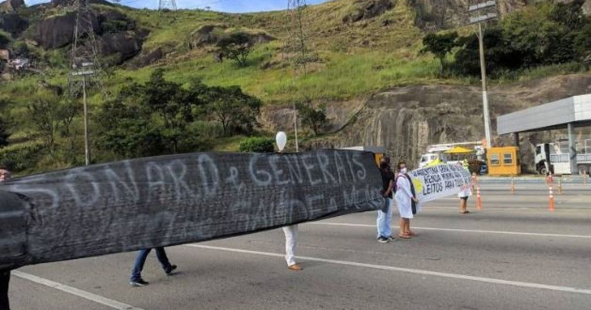 PM detém profissionais de saúde após protesto sobre coronavírus no Rio