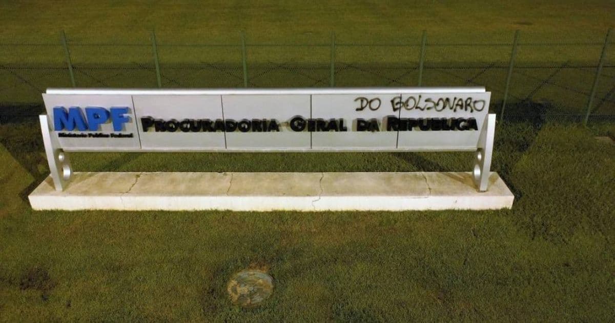 Sede da PGR em Brasília é pichada como 'Procuradoria-Geral do Bolsonaro'