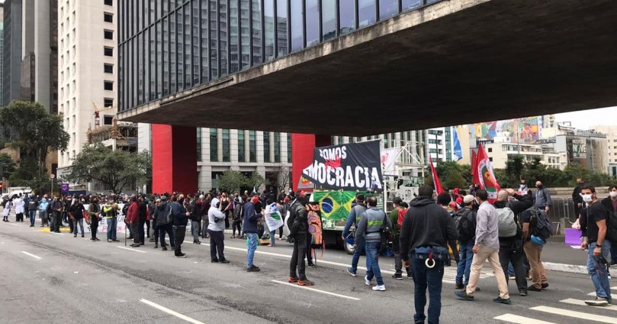 Domingo frio em SP tem protestos esvaziados contra e a favor de Bolsonaro