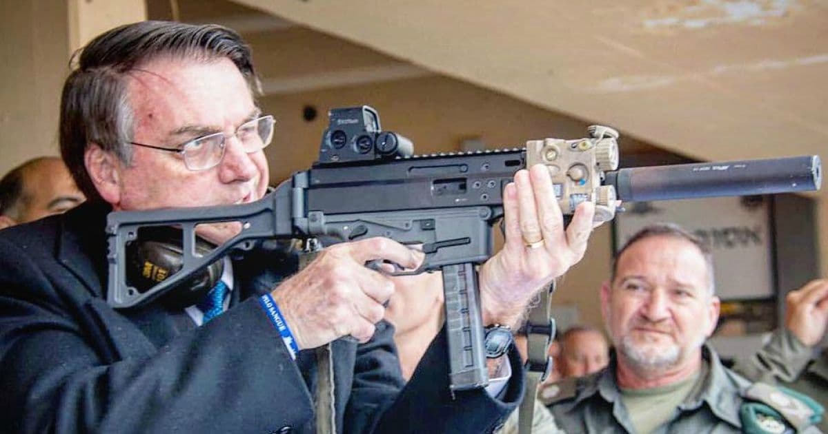 Bolsonaro quer comprar armas nos EUA e sela mal-estar com indústria nacional