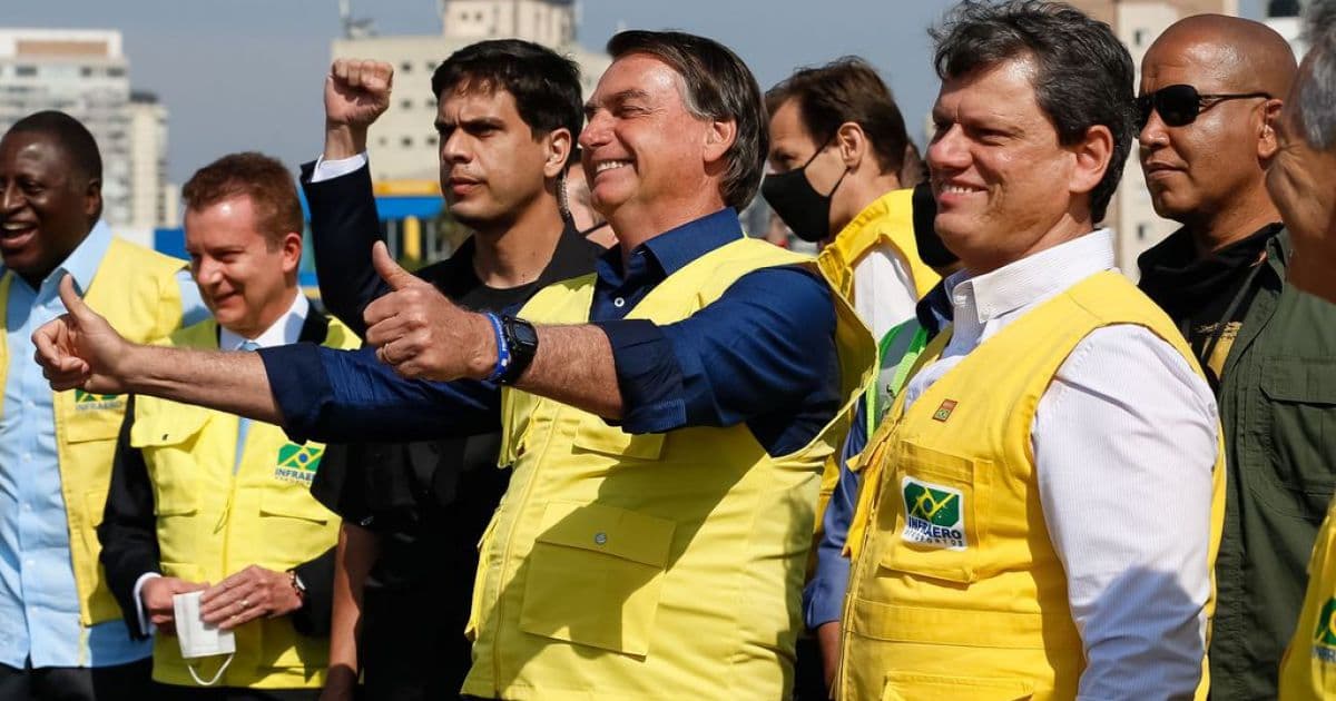 Bolsonaro critica governos e prefeituras por 'projetos ditadores' contra Covid